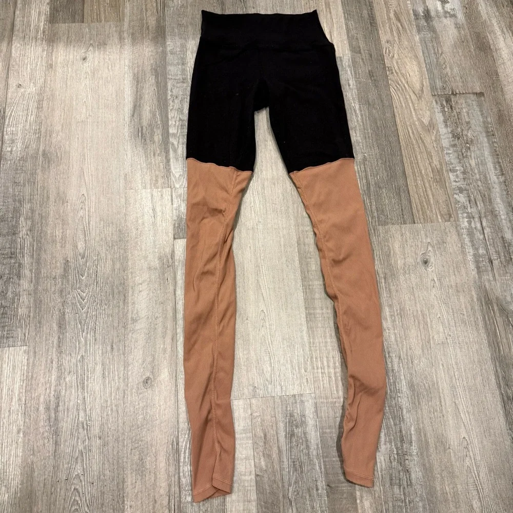 Alo Yoga Black/Pink Goddess Leggings size Small
